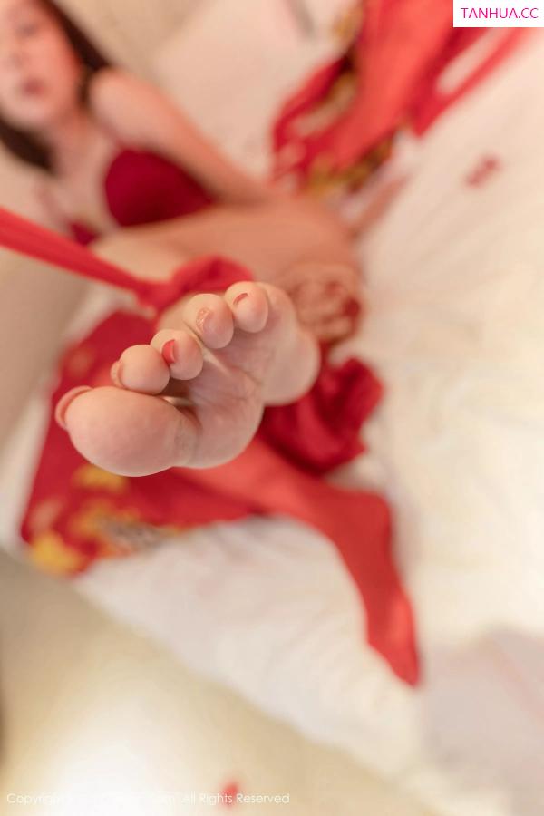   [XiuRen]高清写真图 2025.03.11 No.9995 白芷yy 丝袜美腿第67张图片